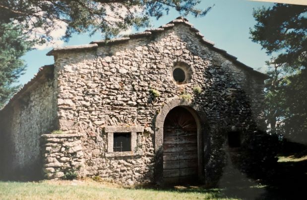 Chiesetta romanica Lago di Cei